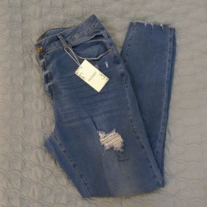 NWT Women's Stretch Distressed Jeans